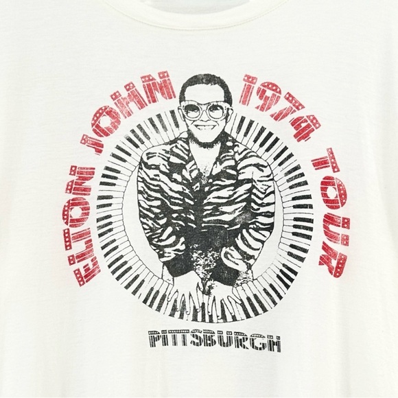 Daydreamer Elton John Pittsburgh Boyfriend Tee - White 1974 Tour T-Shirt sz L - Picture 6 of 10